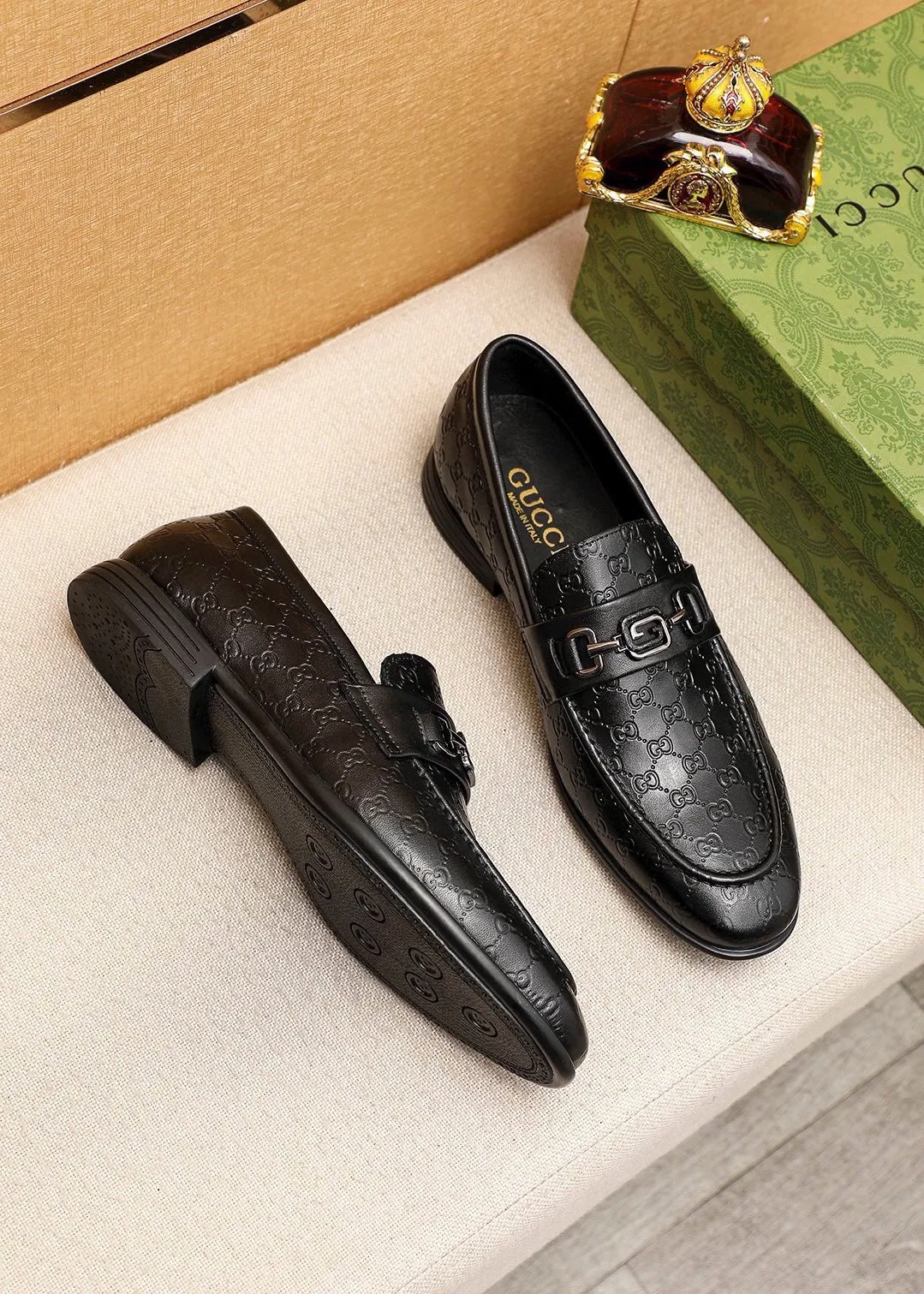 Men's shoes 💰460 💐 Product trademark: GUCCI "Gucci" casual leather shoes Regular size: 39-45 (38.45🉑️customized) Product materials: Selected imported first-layer calfskin embossed upper + luxury hardware buckle, imported cowhide leather lining. Strong three-dimensional visual effect, rubber outsole Color: 1⃣️color optional